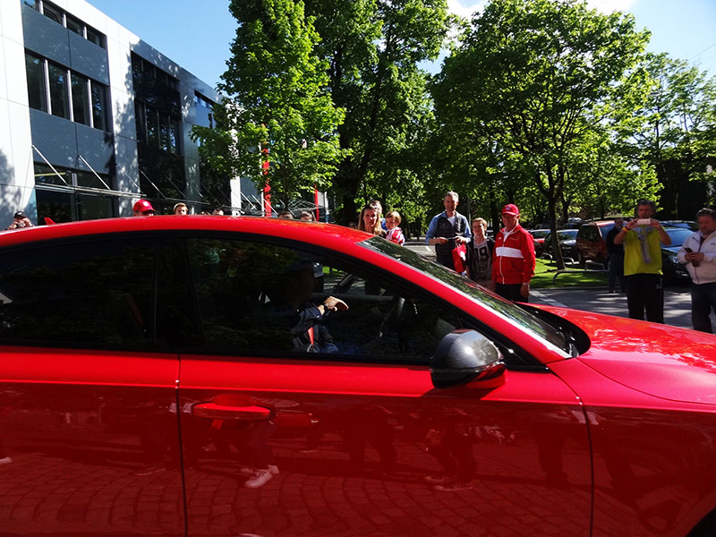 Gotze leaving the training ground
