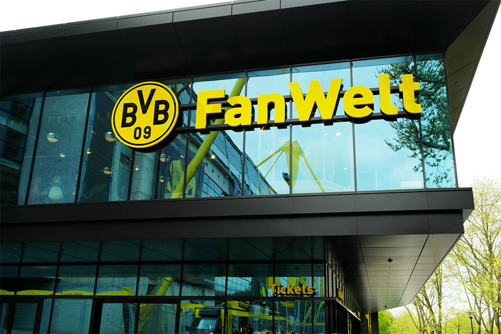 The fanshop sign